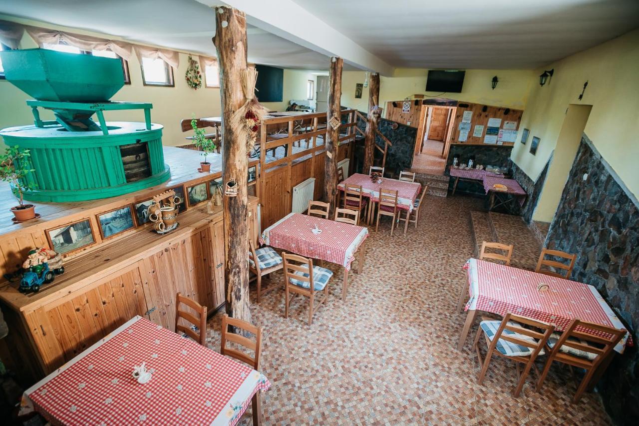 Moara De Piatra Hotell Carta  Eksteriør bilde