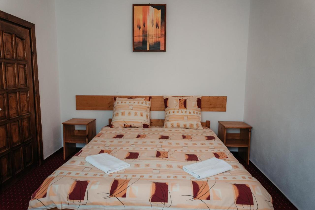 Moara De Piatra Hotell Carta  Eksteriør bilde