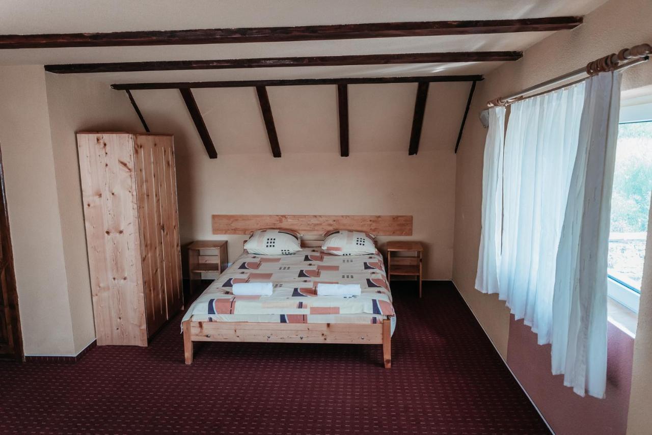 Moara De Piatra Hotell Carta  Eksteriør bilde