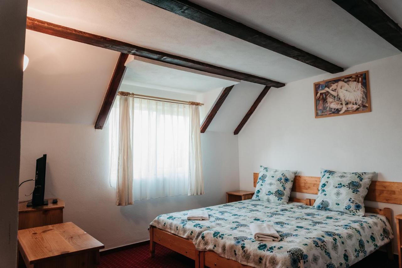 Moara De Piatra Hotell Carta  Eksteriør bilde
