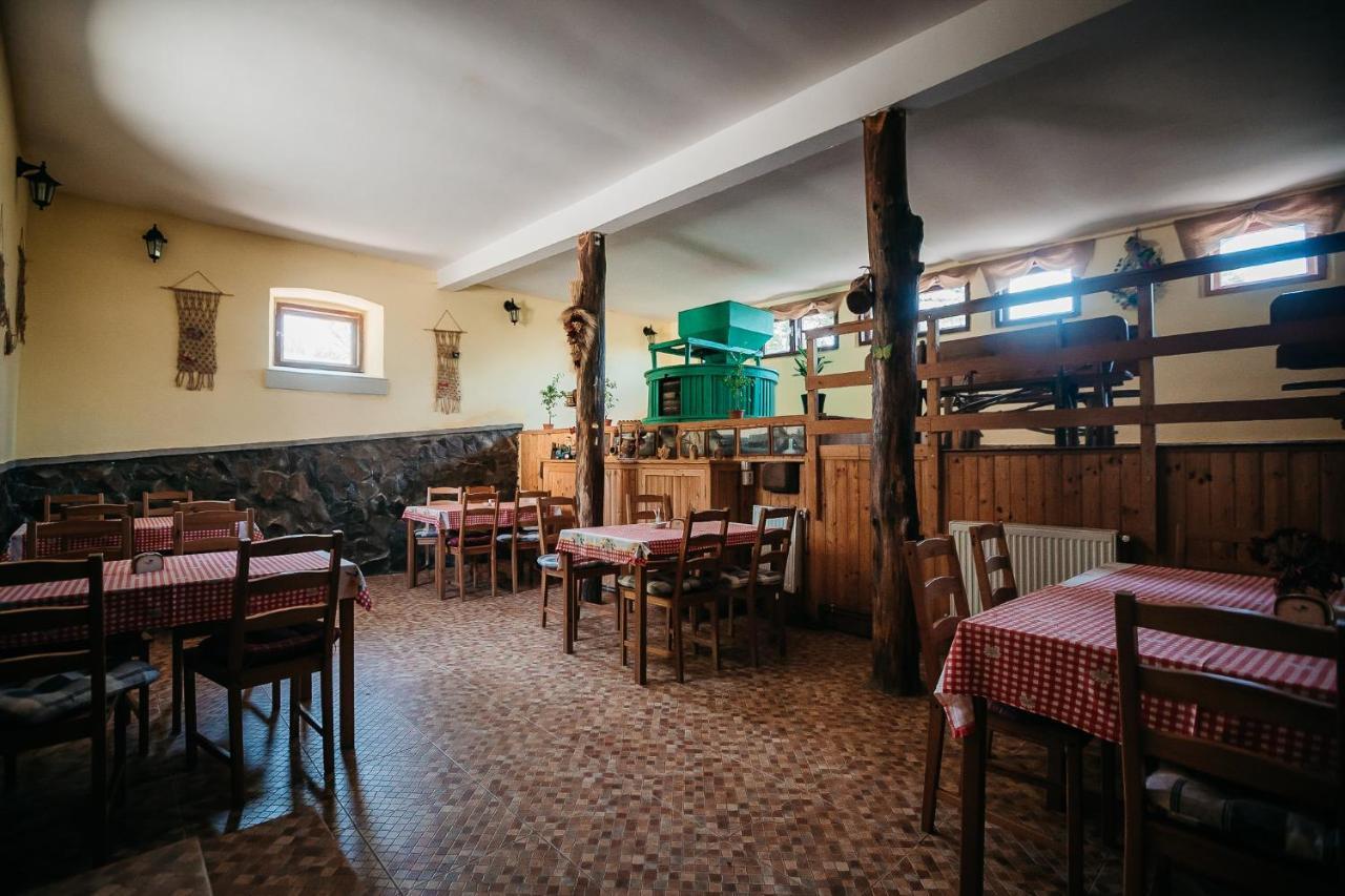 Moara De Piatra Hotell Carta  Eksteriør bilde